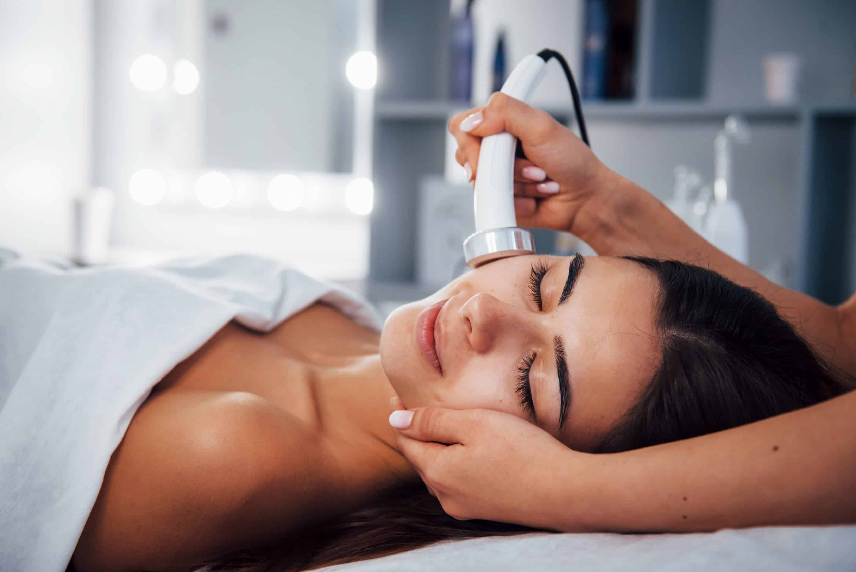 Close,Up,View,Of,Woman,That,Lying,Down,In,Spa