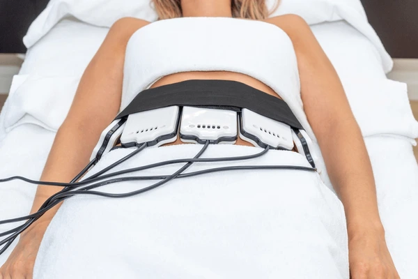 Patient undergoing Evolve laser therapy for non-invasive abdomen fat reduction and body contouring